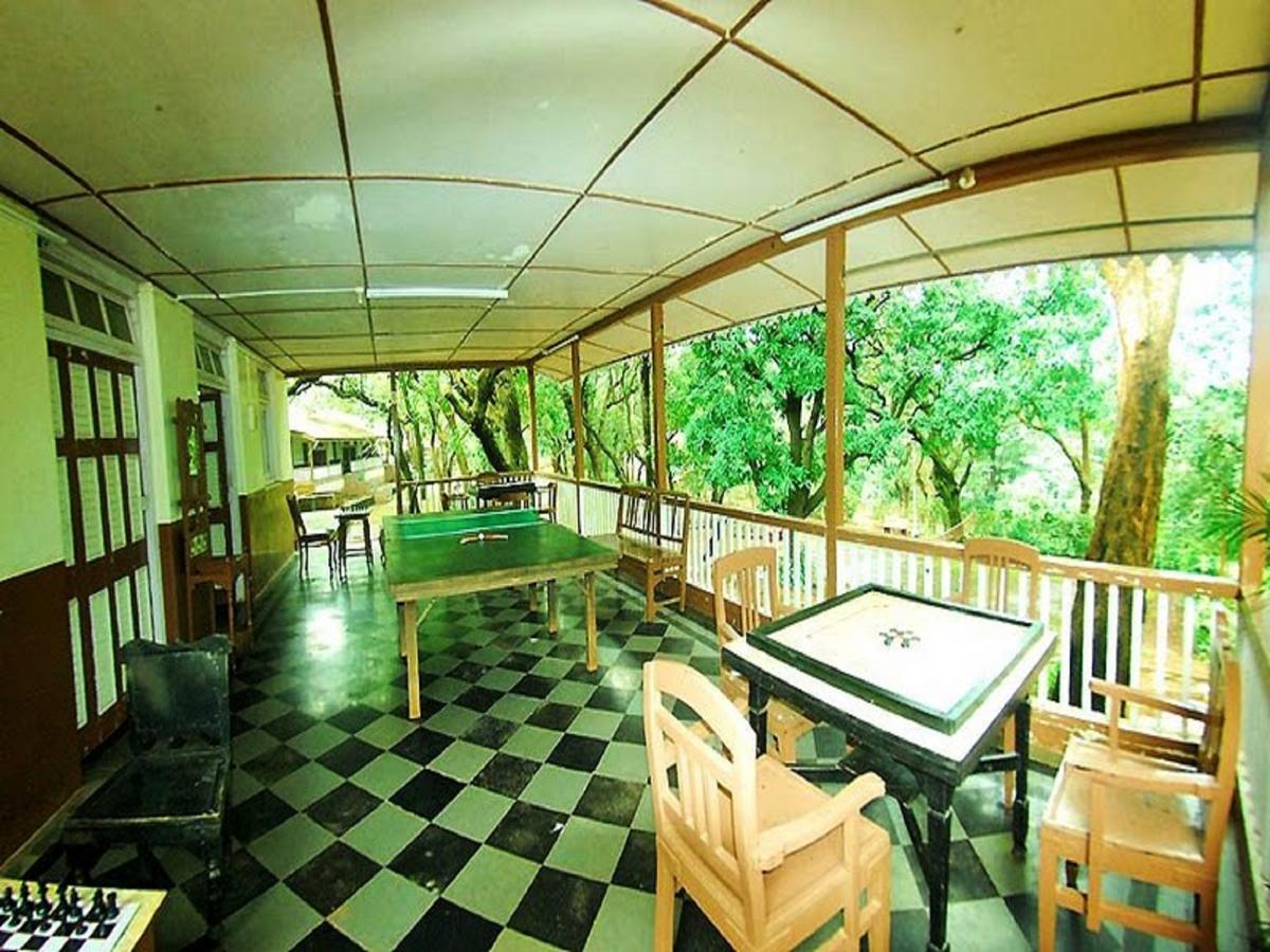 Cecil Hotel Matheran Extérieur photo