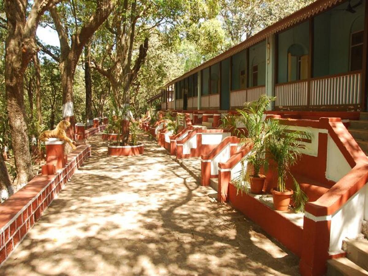 Cecil Hotel Matheran Extérieur photo