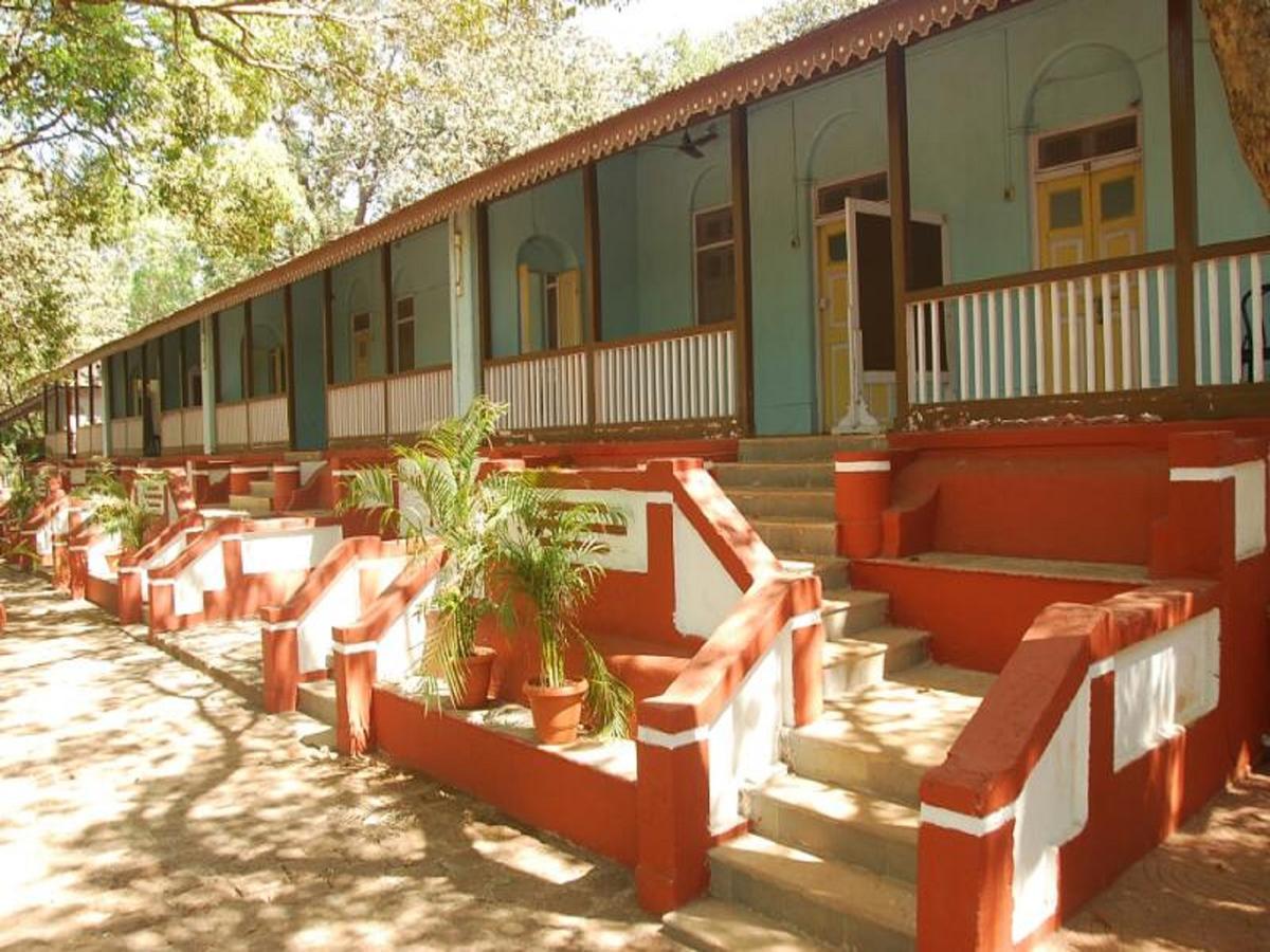 Cecil Hotel Matheran Extérieur photo