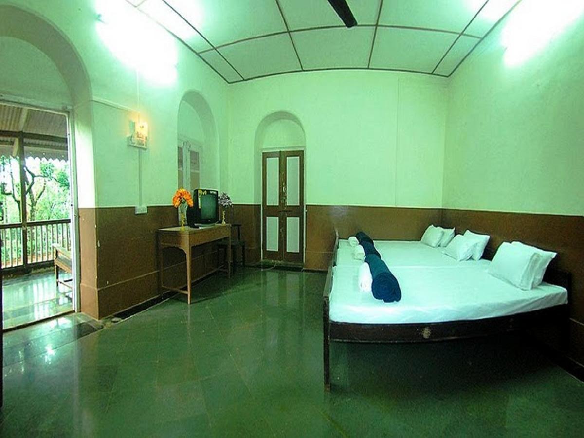 Cecil Hotel Matheran Extérieur photo