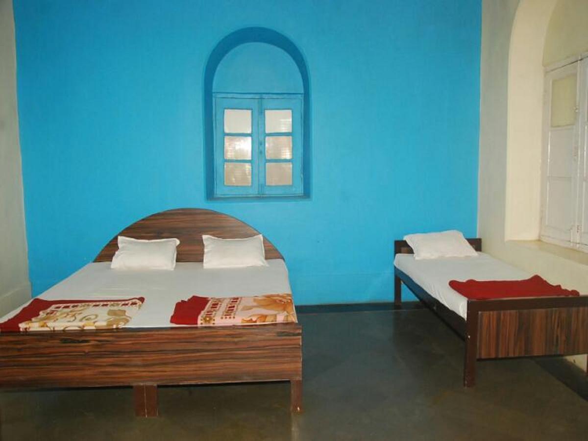 Cecil Hotel Matheran Extérieur photo