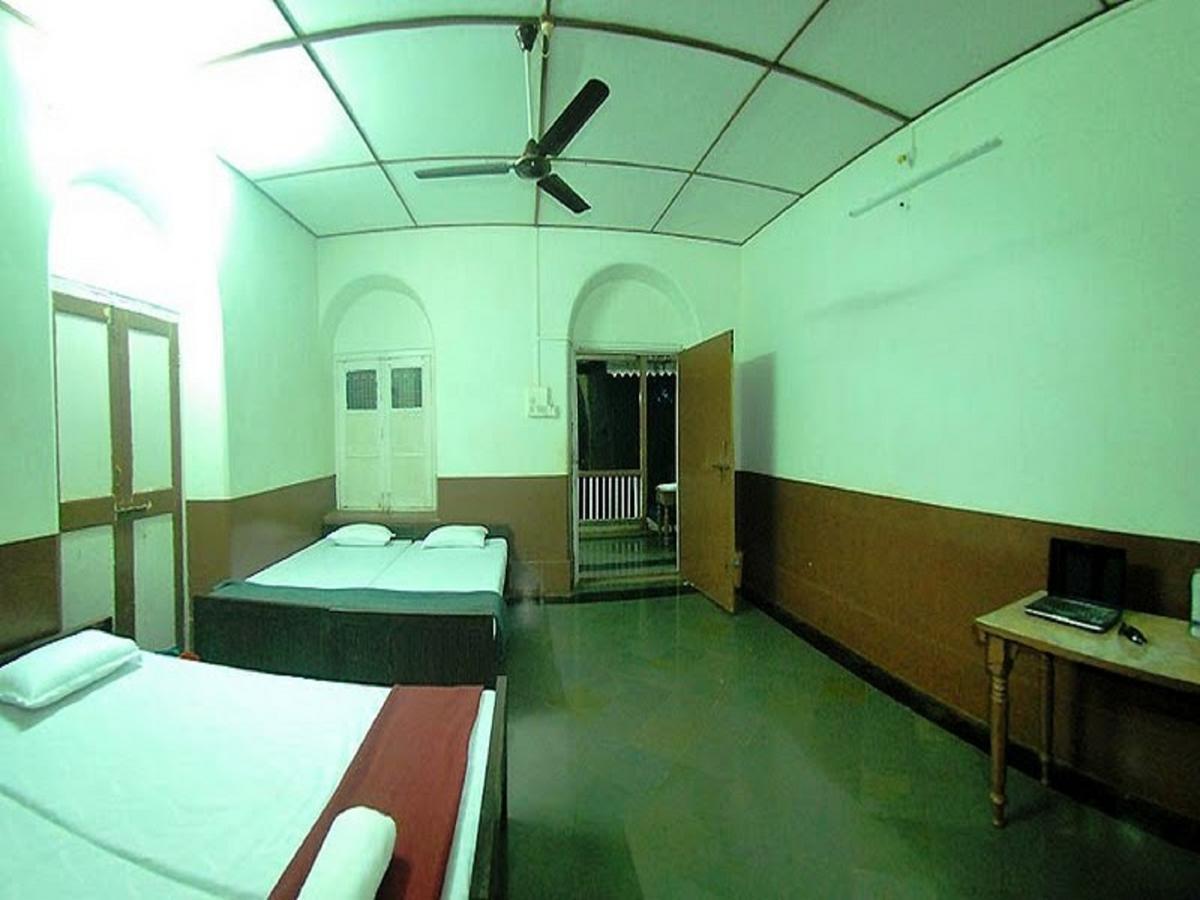 Cecil Hotel Matheran Extérieur photo