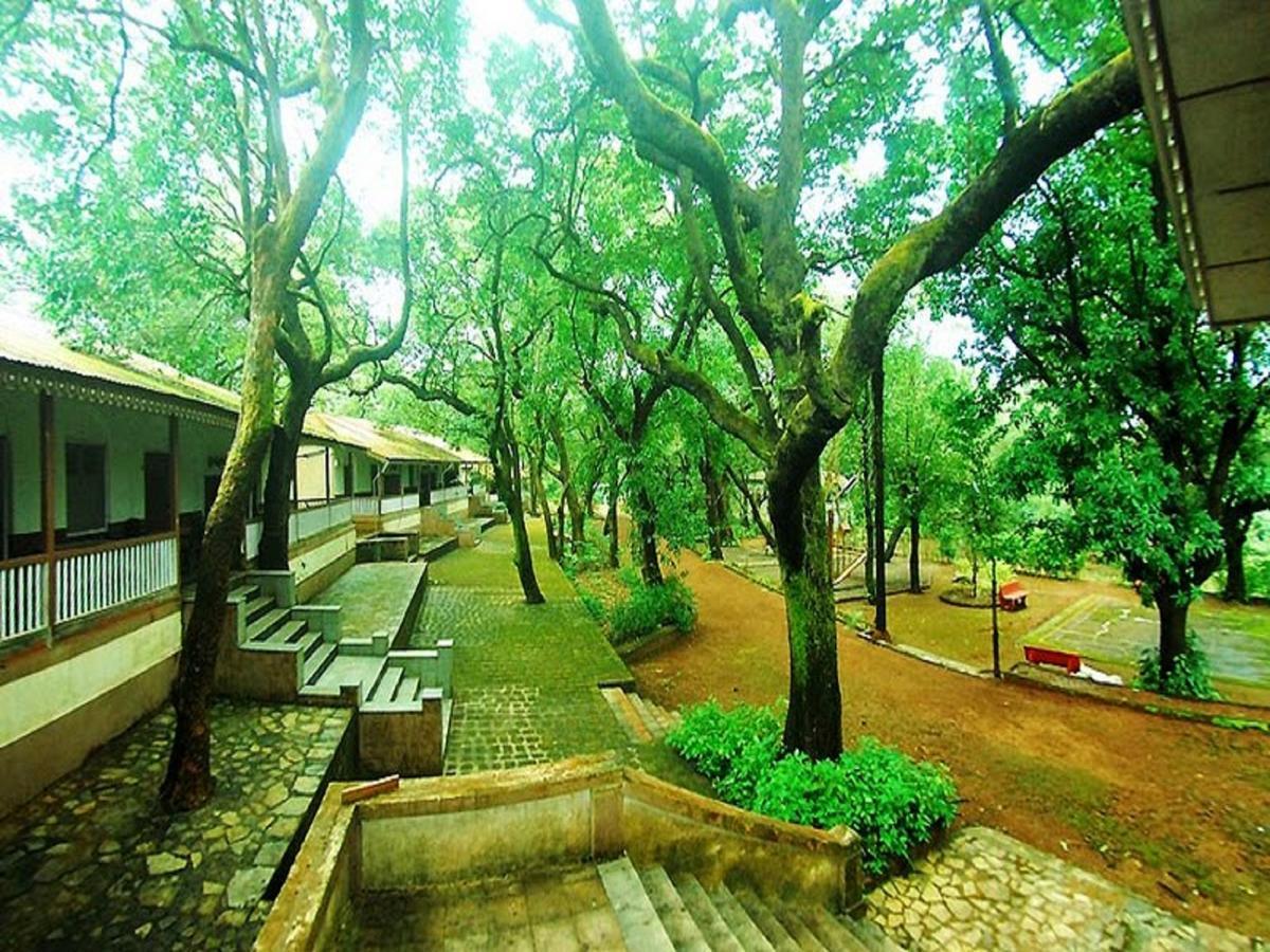 Cecil Hotel Matheran Extérieur photo