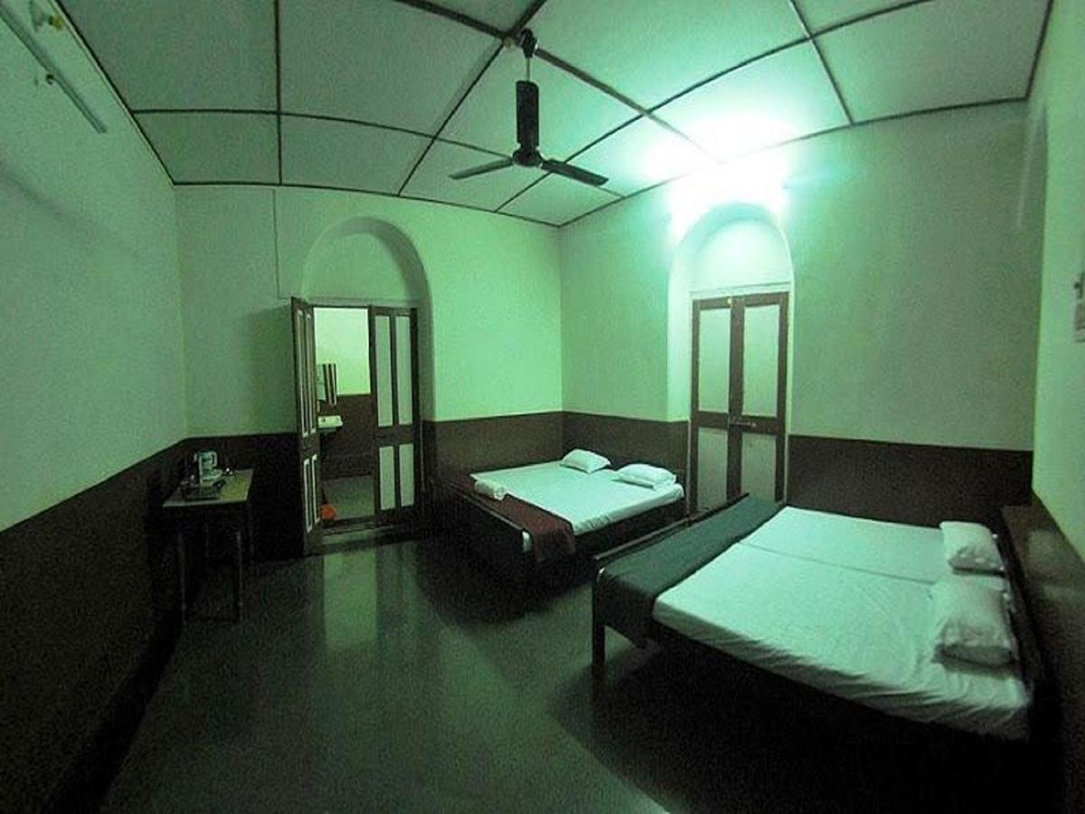 Cecil Hotel Matheran Extérieur photo