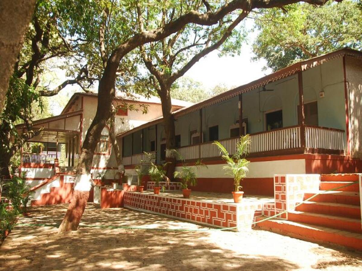 Cecil Hotel Matheran Extérieur photo