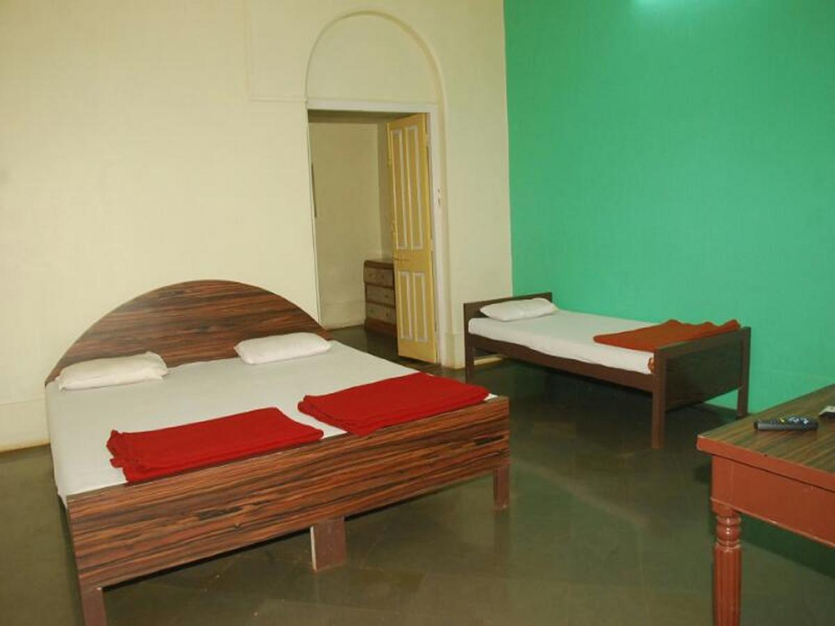 Cecil Hotel Matheran Extérieur photo